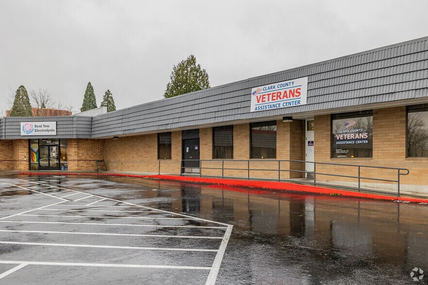 907 Harney St, Vancouver, WA à louer - Photo de l’immeuble – Image 2 sur 4