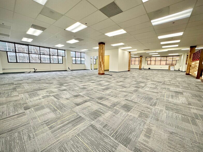 888 Villa St, Mountain View, CA à louer - Photo de l’immeuble – Image 1 sur 9