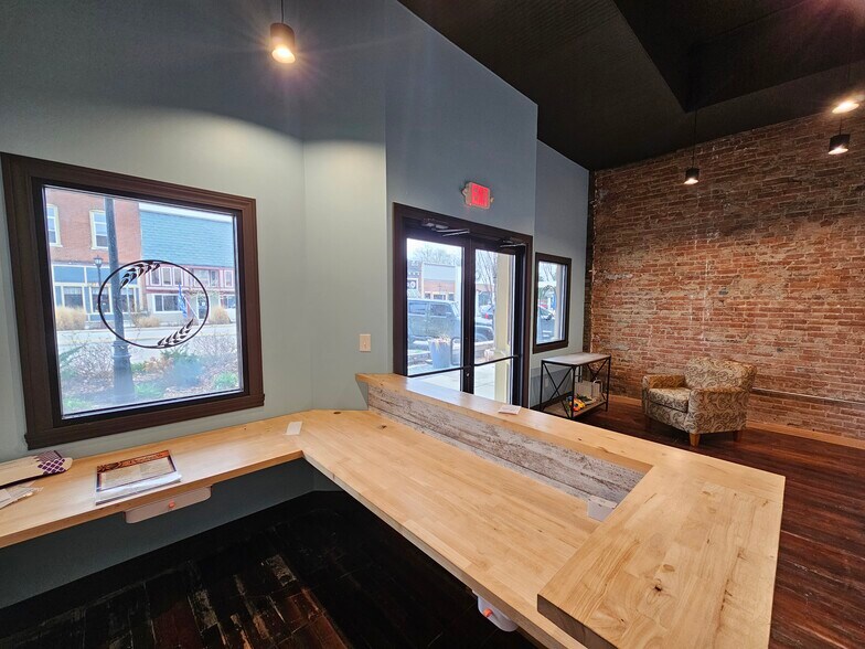 102 S Main St, Kirklin, IN à louer - Photo de l’immeuble – Image 3 sur 5