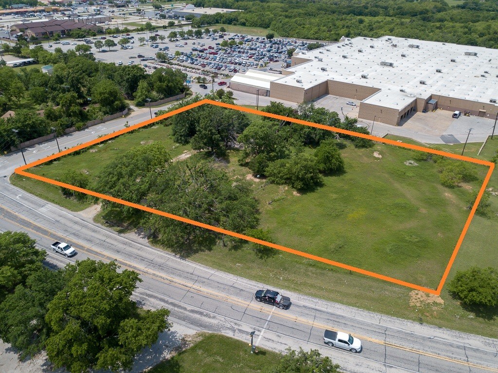 1811 N Grand Ave, Gainesville, TX à vendre Autre– Image 1 sur 4
