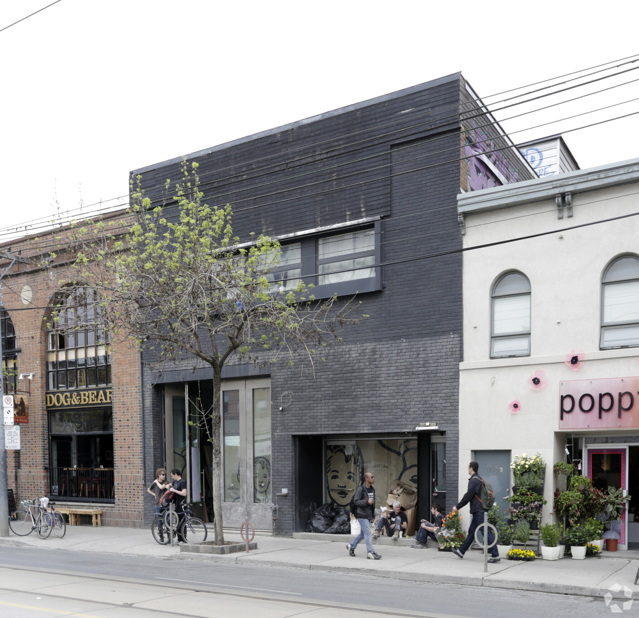 1096 Queen St W, Toronto, ON à vendre Photo principale– Image 1 sur 6
