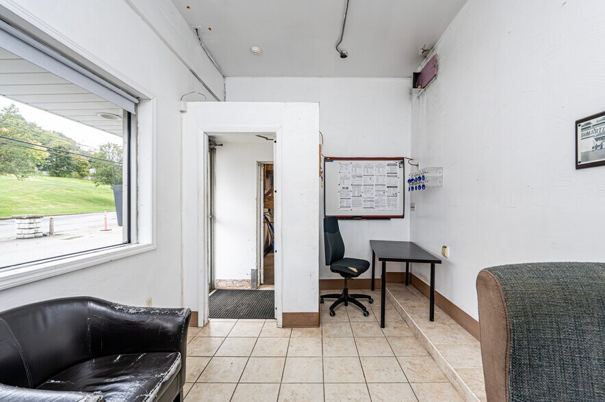 305 Division St, Jeannette, PA à vendre - Photo de l’immeuble – Image 3 sur 35