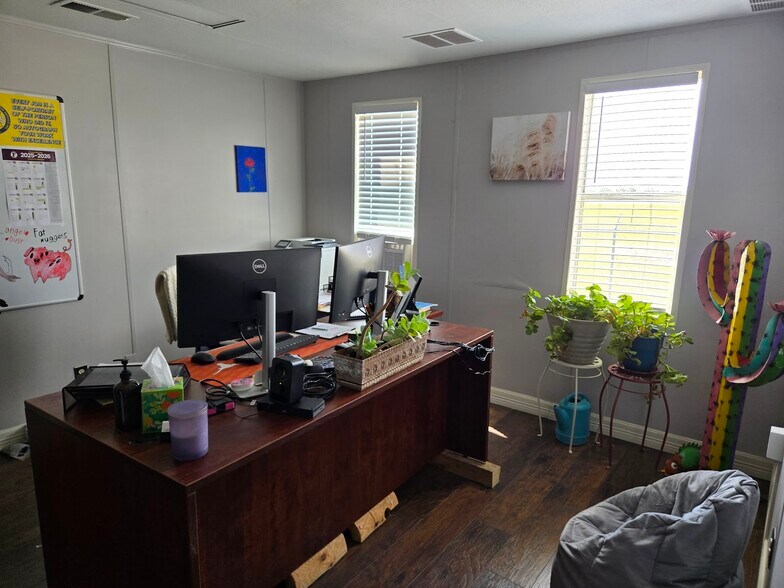 1210 FM 537, Floresville, TX à vendre - Photo de l’immeuble – Image 2 sur 9