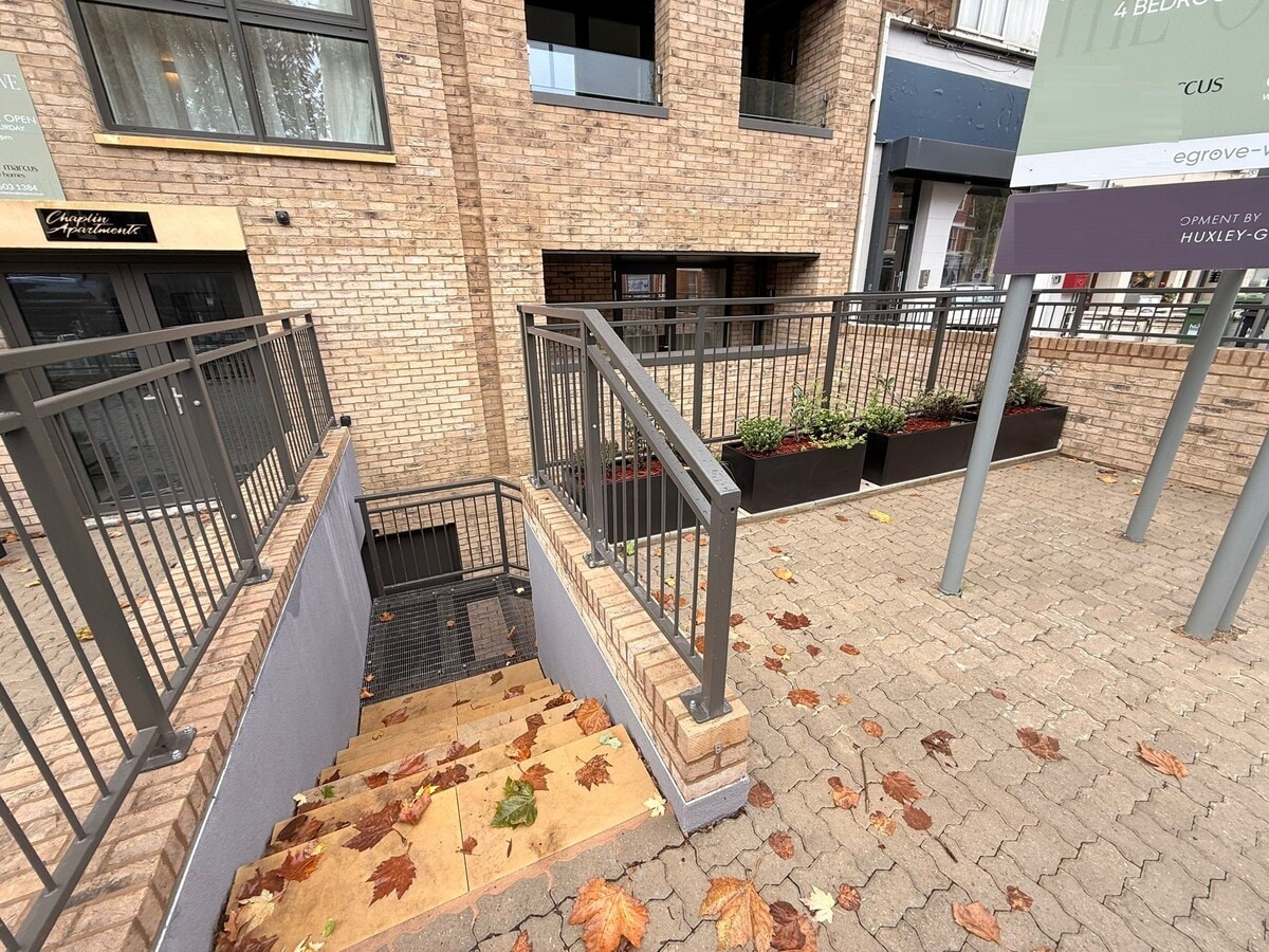 10 Shepherds Bush Rd, Londres, LND W6 7PJ - Lot 1 - - Photo intérieure - Image 2 of 8