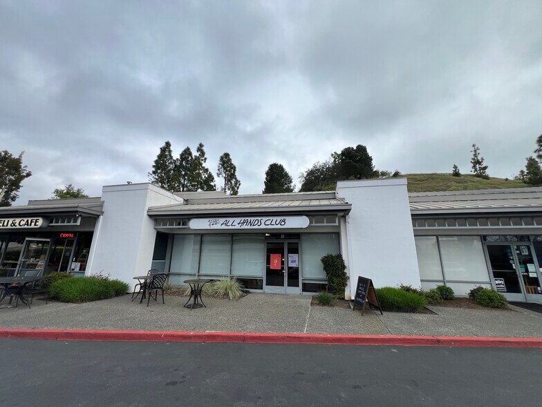 101 Smith Ranch Rd, San Rafael, CA à louer - Photo de l’immeuble – Image 1 sur 12