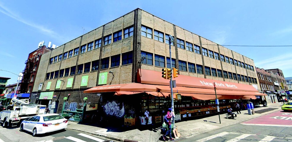 75-01 Broadway, Jackson Heights, NY à louer - Photo de l’immeuble – Image 2 sur 5