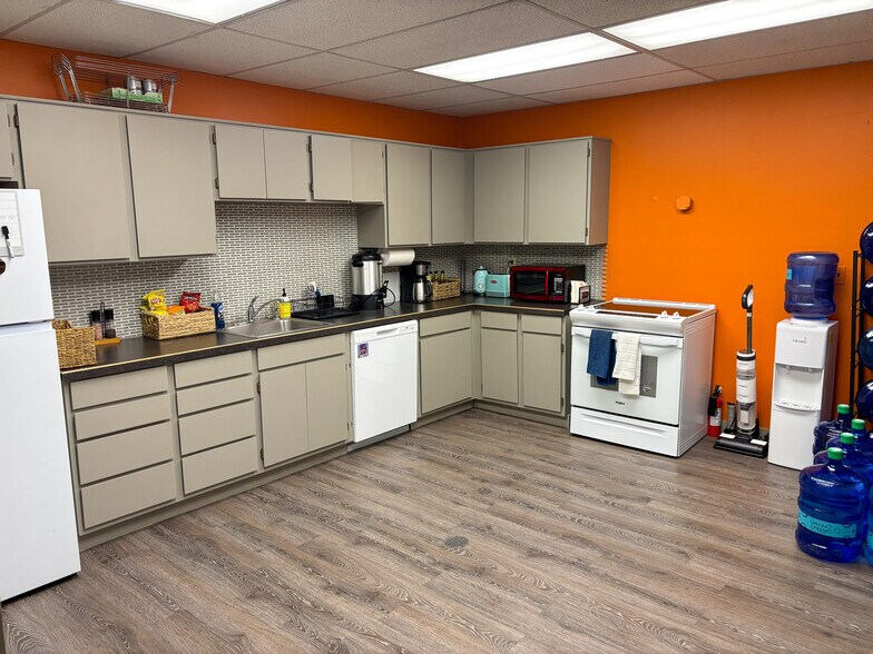 20340-20370 Empire Ave, Bend, OR à louer - Photo de l’immeuble – Image 3 sur 12