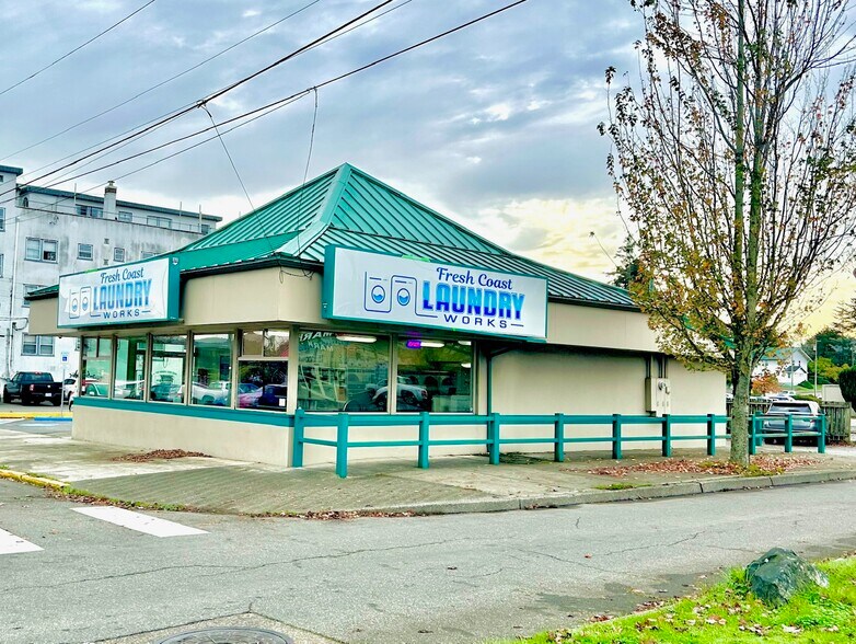 1921 Virginia Ave, North Bend, OR à vendre - Photo de l’immeuble – Image 2 sur 12