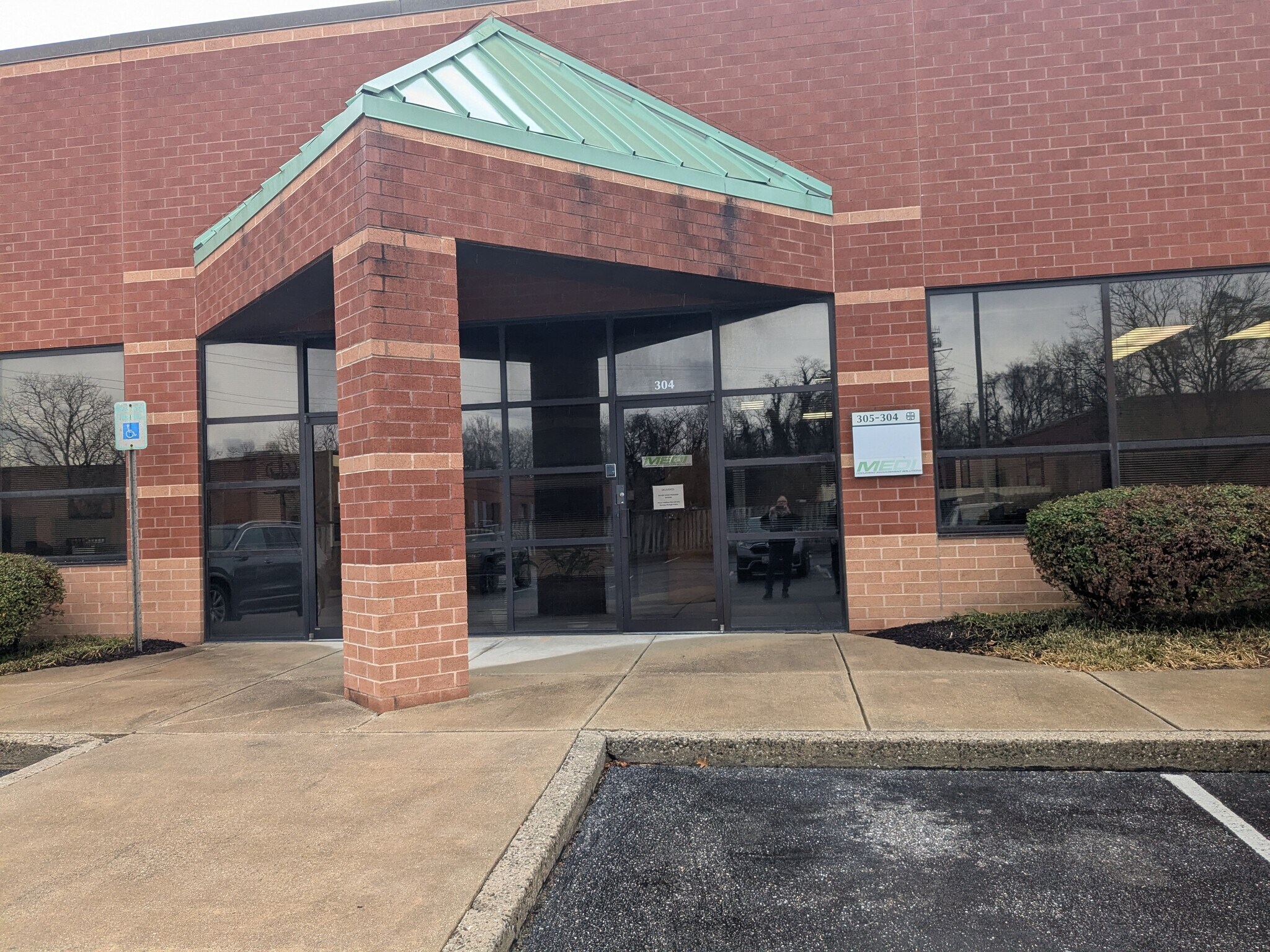 8227 Cloverleaf Dr, Millersville, MD à vendre Photo principale– Image 1 sur 23