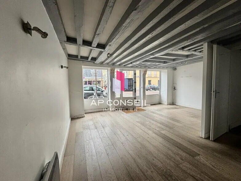 Local commercial dans Versailles à louer - Photo de l’immeuble – Image 3 sur 4