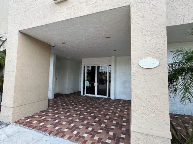 2109 E palm Ave, Tampa, FL à louer - Photo de l’immeuble – Image 2 sur 37