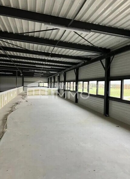 Local d’activités dans Plaisir à louer - Photo de l’immeuble – Image 3 sur 4