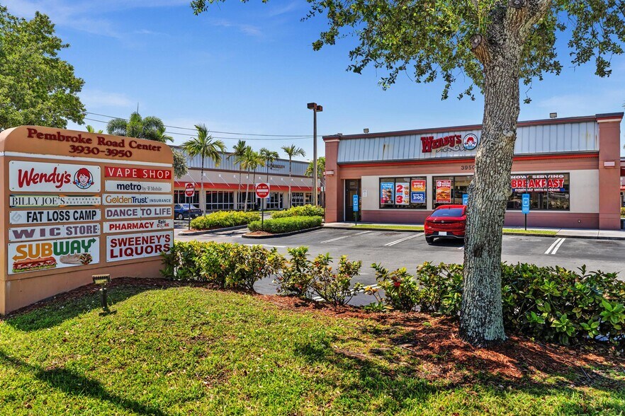 3900 Pembroke Rd, Pembroke Pines, FL à louer - Photo de l’immeuble – Image 1 sur 23