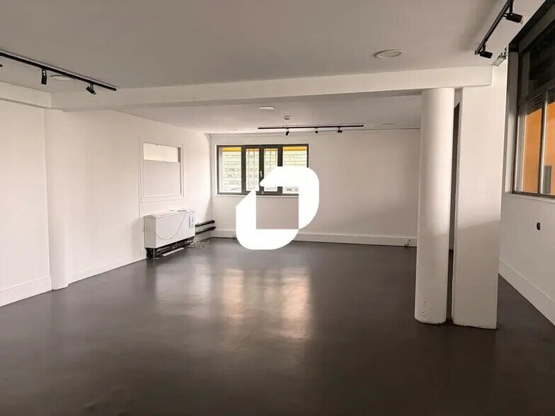 Bureau dans Bègles à louer - Photo de l’immeuble – Image 3 sur 17