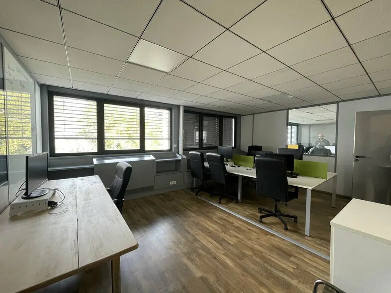 Bureau dans Villeurbanne à louer - Photo de l’immeuble – Image 2 sur 7