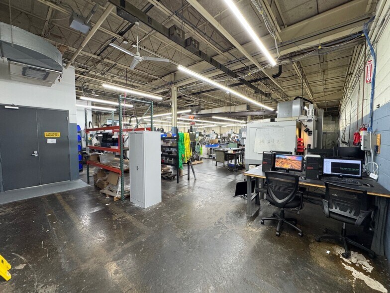 2055 Bennett Rd, Philadelphia, PA à louer - Photo de l’immeuble – Image 3 sur 5