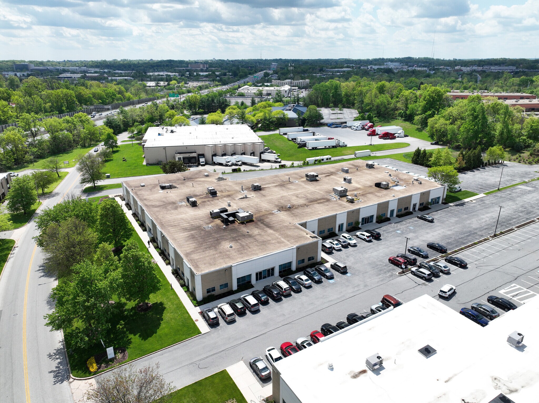 7120-7132 Ambassador Rd, Windsor Mill, MD à louer Photo principale– Image 1 sur 12