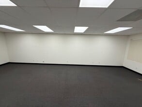 350 W 9th Ave, Escondido, CA à louer Photo intérieure– Image 2 sur 2
