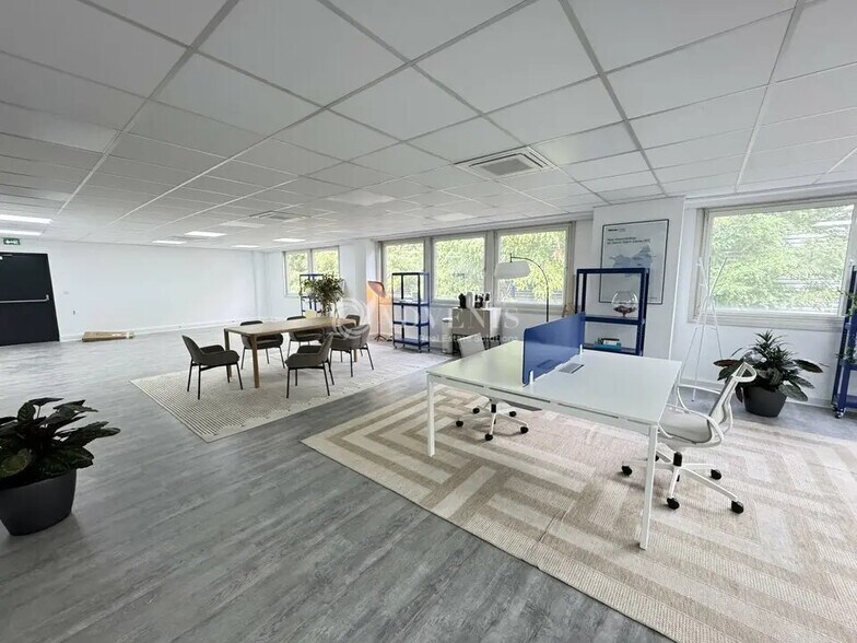 Bureau dans Aulnay-sous-Bois à louer - Photo de l’immeuble – Image 1 sur 4