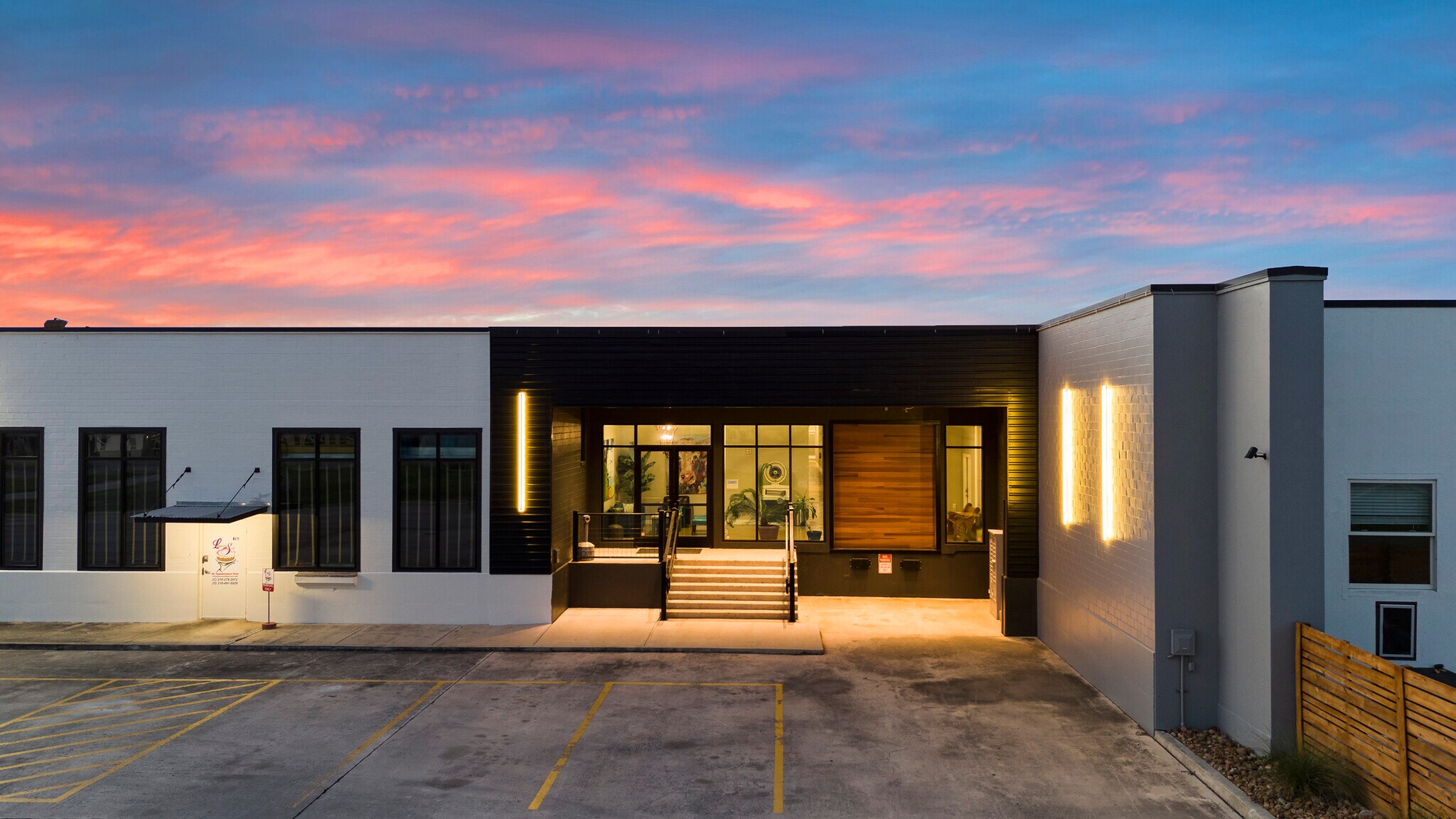 3363 E Commerce St, San Antonio, TX à louer Photo de l’immeuble– Image 1 sur 48