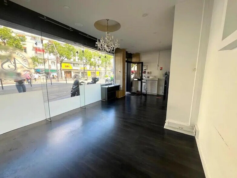 Local commercial dans Paris à vendre - Photo de l’immeuble – Image 1 sur 7