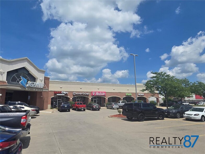 1100 Blairs Ferry Rd NE, Cedar Rapids, IA à louer - Photo de l’immeuble – Image 2 sur 12