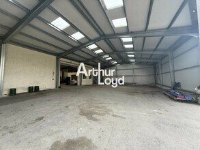 Local d'activités dans Puget-sur-Argens à vendre Photo intérieure– Image 2 sur 2