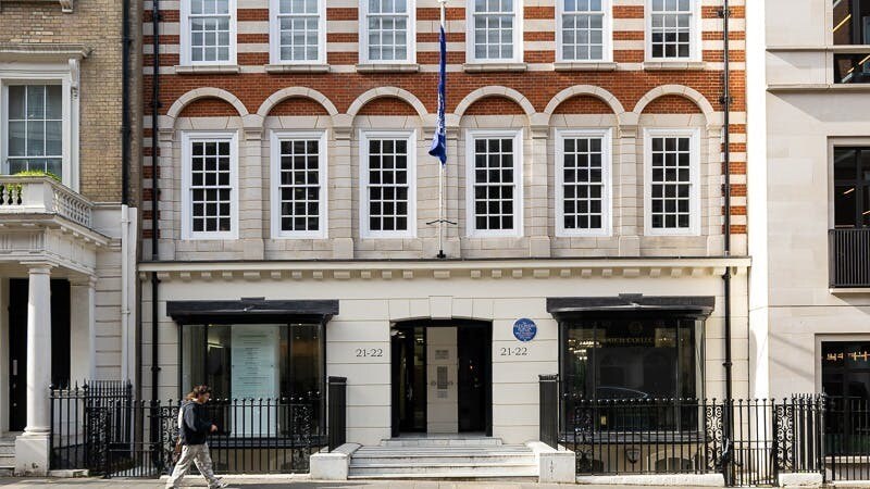 21-22 Grosvenor St, Londres à louer - Photo de l’immeuble – Image 2 sur 22