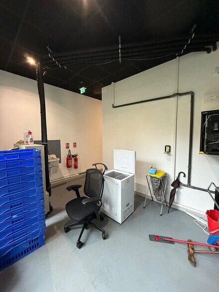 Local commercial dans Boulogne-Billancourt à louer - Photo de l’immeuble – Image 3 sur 5