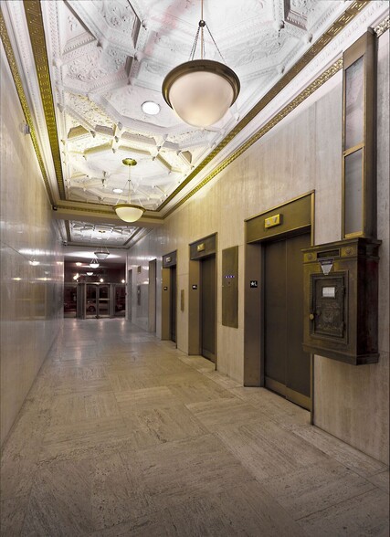 300 Capitol St, Charleston, WV à louer - Photo intérieure – Image 3 sur 11