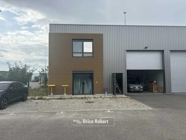 Plus de détails pour Local d’activités à vendre