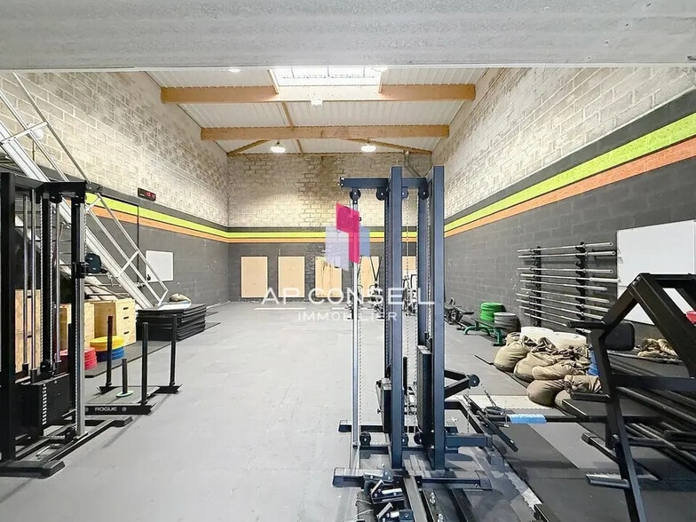 Local d'activités dans Gazeran à vendre - Photo intérieure – Image 1 sur 6