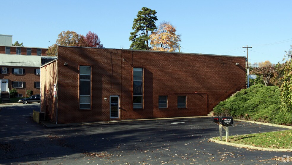 2115 Hydraulic Rd, Charlottesville, VA à louer - Photo de l’immeuble – Image 2 sur 5