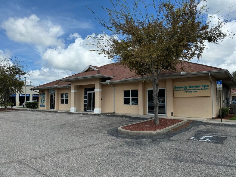 2439 Country Place Blvd, Trinity, FL à vendre - Photo de l’immeuble – Image 2 sur 10