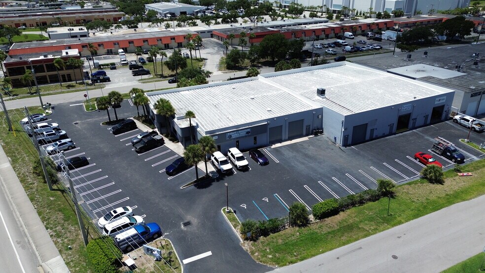 1300 Old Dixie Hwy, Lake Park, FL à louer - Photo de l’immeuble – Image 1 sur 9