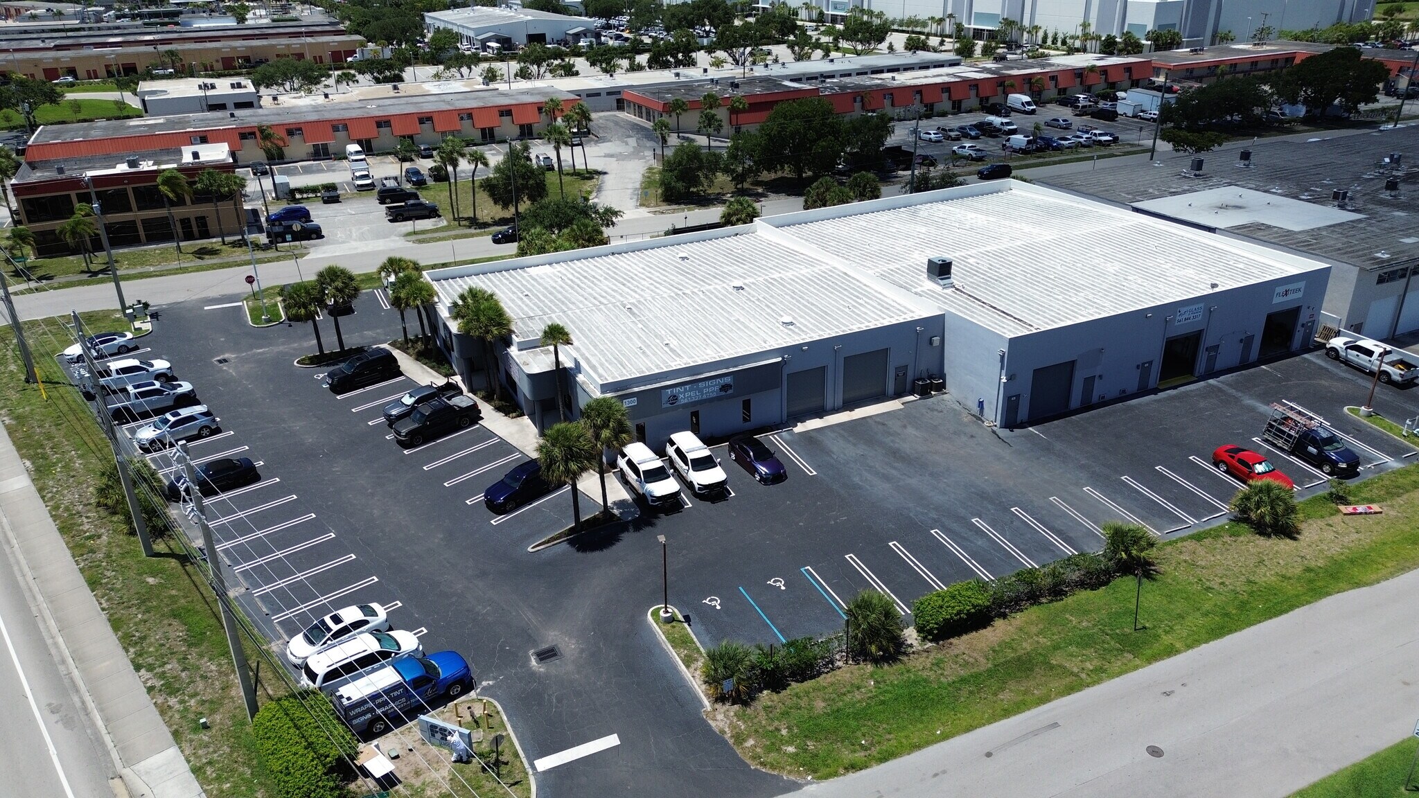 1300 Old Dixie Hwy, Lake Park, FL à louer Photo de l’immeuble– Image 1 sur 10