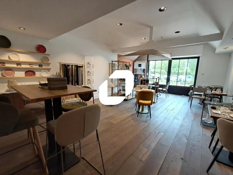 Local commercial dans Saint-André-lez-Lille à louer - Photo de l’immeuble – Image 1 sur 8