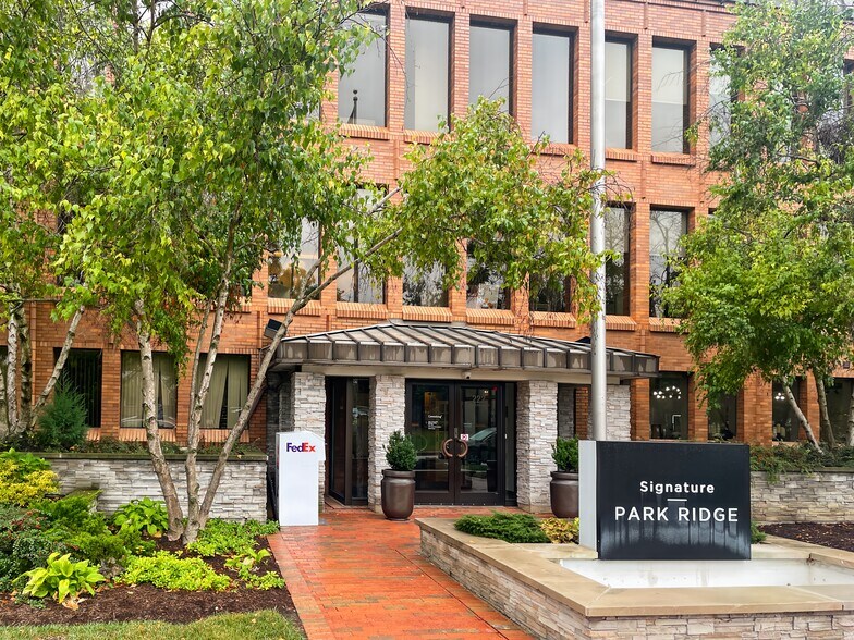 222 S Prospect Ave, Park Ridge, IL à louer - Photo de l’immeuble – Image 3 sur 26