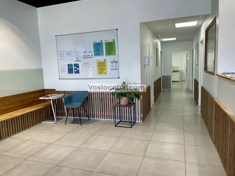 Local commercial dans Villeneuve-Loubet à louer - Photo de l’immeuble – Image 3 sur 5