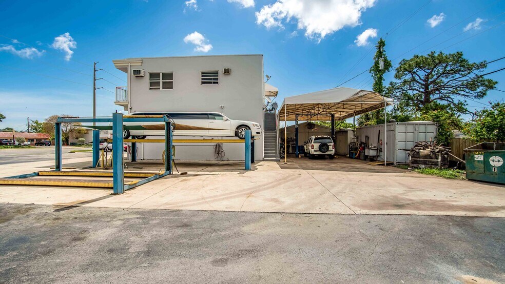 250 NE 44th St, Oakland Park, FL à vendre - Photo de l’immeuble – Image 3 sur 32