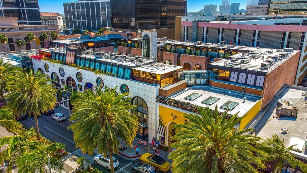 421 N Rodeo Dr, Beverly Hills, CA à louer - Photo de l’immeuble – Image 2 sur 25