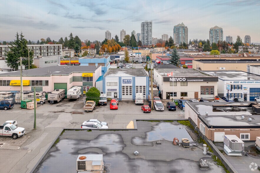 7060 Curragh Av, Burnaby, BC à vendre - Photo de l’immeuble – Image 2 sur 3