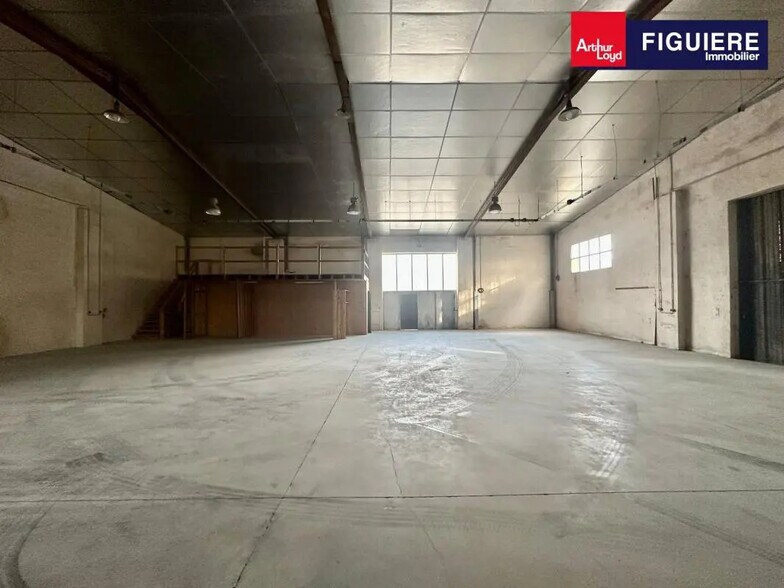 Bureau dans Bouc-Bel-Air à louer - Photo de l’immeuble – Image 2 sur 10