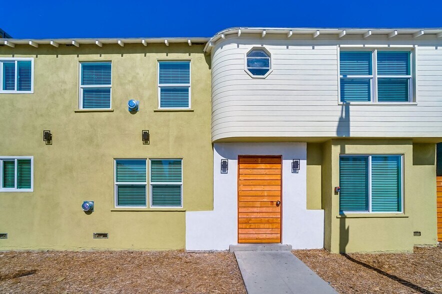 1940 Chestnut Ave, Long Beach, CA à vendre - Photo principale – Image 1 sur 10