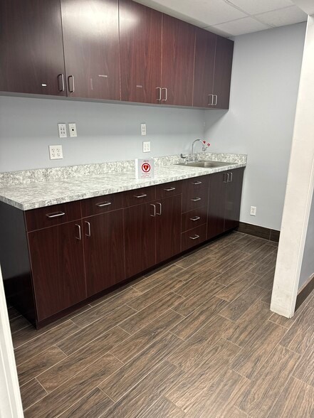 1028 154th St, Whitestone, NY à louer - Photo de l’immeuble – Image 2 sur 22