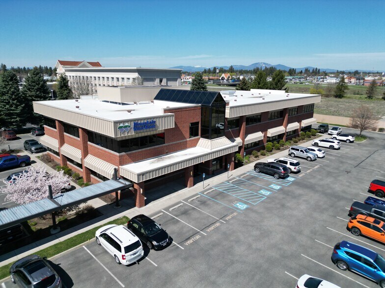 2123 N Government Way, Coeur d'Alene, ID à vendre - Photo de l’immeuble – Image 2 sur 19