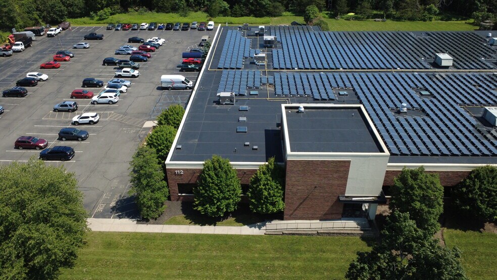 112 Bauer Dr, Oakland, NJ à louer - Photo de l’immeuble – Image 2 sur 6