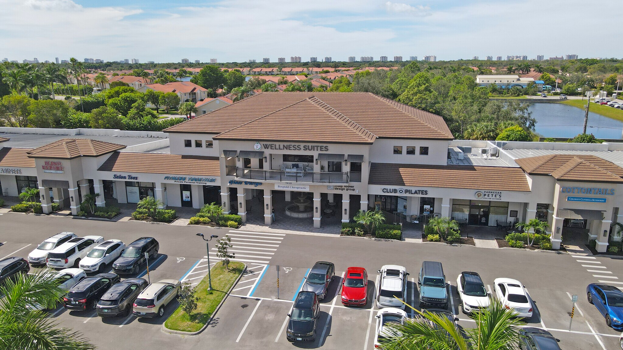 7935 Airport Pulling Rd, Naples, FL à louer Photo de l’immeuble– Image 1 sur 5