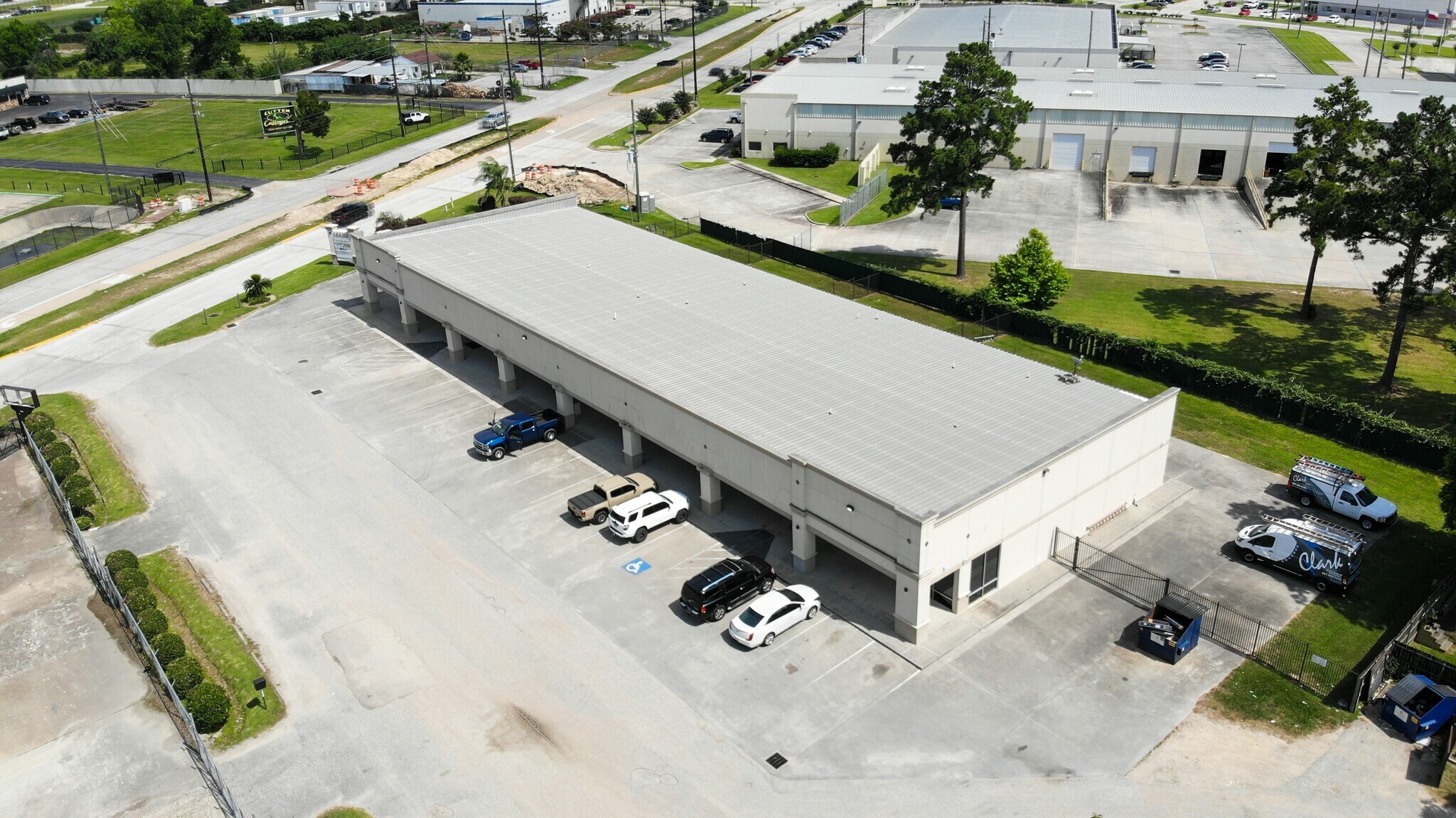 12423 Cutten Rd, Houston, TX à louer Photo de l’immeuble– Image 1 sur 3