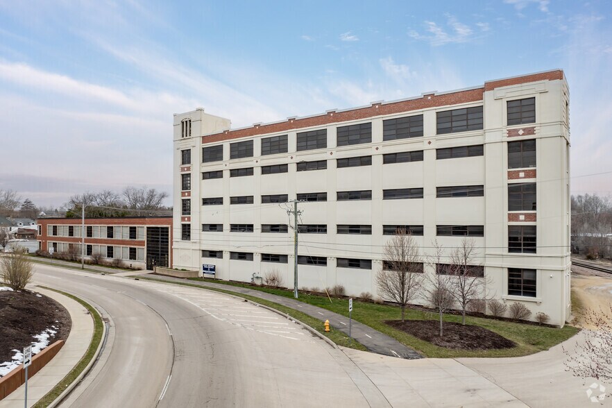 120 E Clark St, Freeport, IL à louer - Photo de l’immeuble – Image 1 sur 9